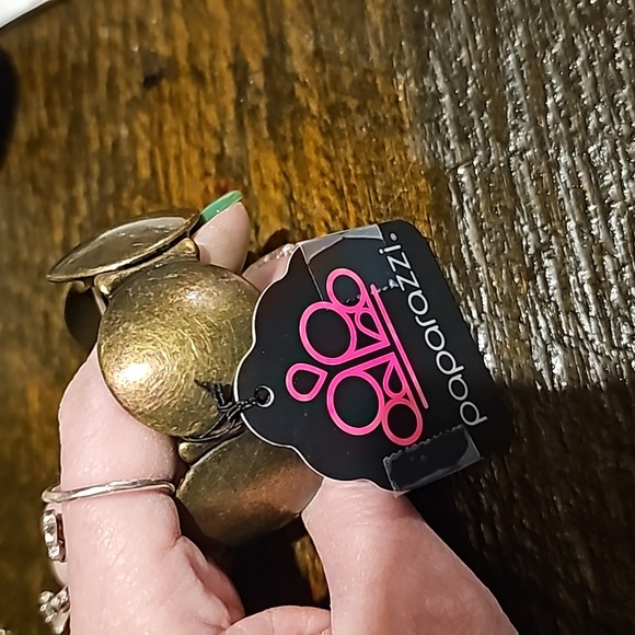 Paparazzi necklace, 2 pairs of earrings & 2 bracelets - Picture 7 of 11